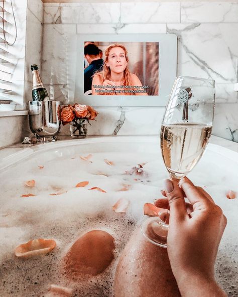 What Self-Care Looks Like When You're Busy | The Everygirl Drømme Bad, Stile Kylie Jenner, Bath Aesthetic, Dream Bath, 2022 Vision Board, Relaxing Bath, A Glass Of Wine, Vision Board 2023, 2023 Vision Board