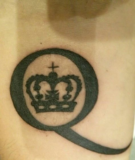 #tattoo #queen #queenforever #dsitattoos Queen The Band Tattoo, Queen Tatoos Ideas Band, Band Queen Tattoo, Queen Band Tattoo Ideas, Queen Tattoo Band, Queen Band Logo, Bands Tattoo, Mercury Tattoo, Freddie Mercury Tattoo