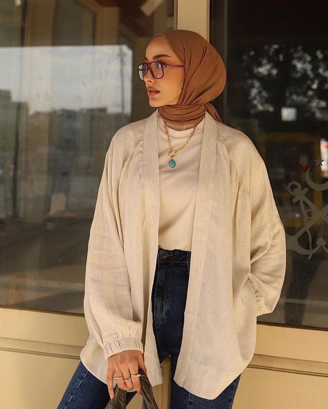 Beige Hijab, Muslimah Fashion Casual, New Hijab, Hijabi Fits, Outfits Hijab, Modern Hijab Fashion, Blouse Casual Fashion, Head Scarf Styles, Modest Dresses Casual