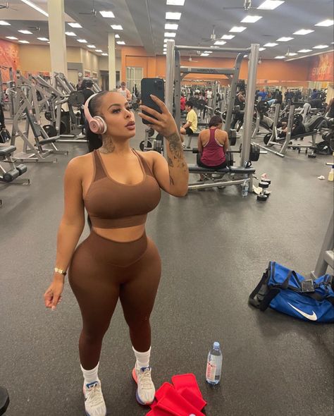 @beijastlaurent for more 🥀 Alexis Sky Instagram, Alexis Sky, Thick And Fit, Instagram Influencer, Baddie Hairstyles, Band Workout, Gym Wear, Sport Girl, Body Goals