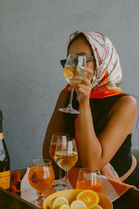 Citrus inspired photo session Oranges Photoshoot, Wellness Photoshoot Ideas, Citrus Picnic, Citrus Photoshoot, Italian Vibes Aesthetic, Italian Photoshoot, Grapefruit Aesthetic, Citrus Aesthetic, Fruit Shoot