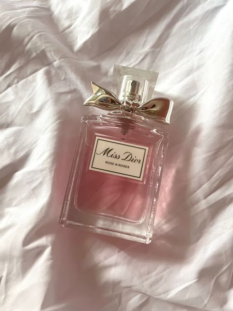 Koleksi Parfum, Her Perfume, Dior Girl, Fragrances Perfume Woman, Perfume Collection Fragrance, Dior Perfume, Dior Makeup, روتين العناية بالبشرة, Perfume Scents