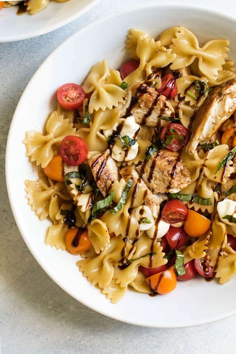 Caprese Chicken Pasta is a quick 30 minute recipe loaded with fresh flavors. Pasta tossed with chicken, tomatoes, mozzarella, and basil - it's delicious! Recipes With Balsamic Glaze, Balsamic Chicken Pasta, Balsamic Pasta, Skinless Chicken Breast Recipes, Balsamic Glaze Recipes, Summer Pasta Dishes, Balsamic Glazed Chicken, Flavorful Dinner, Tomatoes Mozzarella