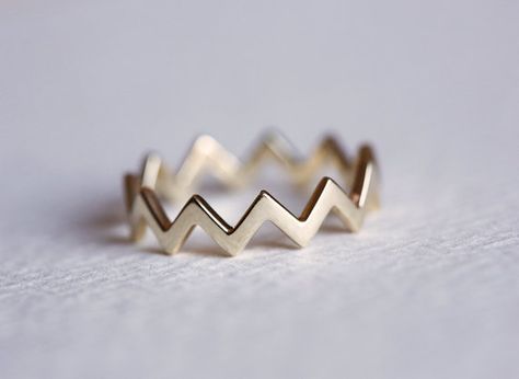 Pointed Ring Gold Band Geometric Jewelry 14k Gold by MinimalVS Zig Zag Ring, Simple Gold Ring, Vintage Engagement Rings Art Deco, Anniversary Rings For Her, Vintage Engagement Rings Sapphire, Gold Rings Simple, Flower Engagement Ring, Art Deco Engagement, Rose Engagement Ring