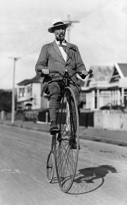 Penny Farthing Bicycle, Tweed Ride, Antique Bicycles, Creepy Houses, Penny Farthing, Nz Art, Old Bicycle, Vintage Cycles, I Want To Ride My Bicycle