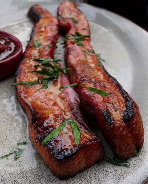 NOW you're BACON me happy!! Who’s in for a lovely slice?? 😋 🥓 🥓 📷 @omgitsbomb Tudor City Steakhouse . 🥓🐷 If you bring home the bacon in the household make sure you visit @tudorcitysteakhouse for this THICCCC CUT BACON! #OMGitsbomb #bombdotcom 🐷🐷🐷🐷🐷 🥓 🥓 #omgitsbomb #buzzfeedfood #eattheworld #instayum #myfab5 #grillaholic #breakfast #outdoorcooking #🥓 #breakfastgoals #breakfasttime #bbq #pork #frühstück #bbqfamily #breakfastlover #bacon #baconlovers Thick Bacon, Bacon Steak, Beef Bacon, Breakfast Lovers, Breakfast Restaurants, Thick Cut Bacon, Tenderloin Recipes, Comfort Food Recipes Dinners, Food Babe