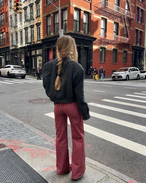 It’s like everyone tells a story about themselves inside their own head. Always. All the time. That story makes you what you are. We build… | Instagram Spanish Street Style, Stripe Pants Outfit, Uni Outfits, Streetwear Fashion Women, Photo Outfit, Basic Outfits, Looks Style, Colorful Fashion, European Fashion