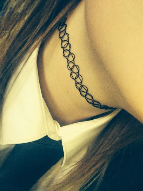 Chocker Necklace Tattoo, Pretty Jewellery, Tattoos For Women, Choker Necklace, Chain Necklace, Jewelry Accessories, Hair Accessories, Tattoos, Hair