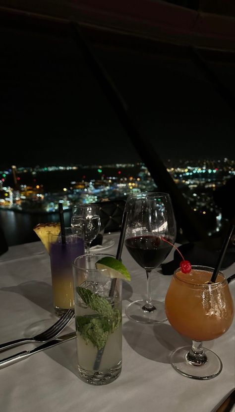 Drinks, good vibes, night sky, juice, pinterest photo, pinterest, blogger, instagram Alfonso Coke, Date Night Drinks, Drinks Restaurant, Dollars Money Wallpaper, Dinner Date Aesthetic, Liqueur Drinks, Drinks Juice, Pretty Alcoholic Drinks, Natural Skin Care Ingredients