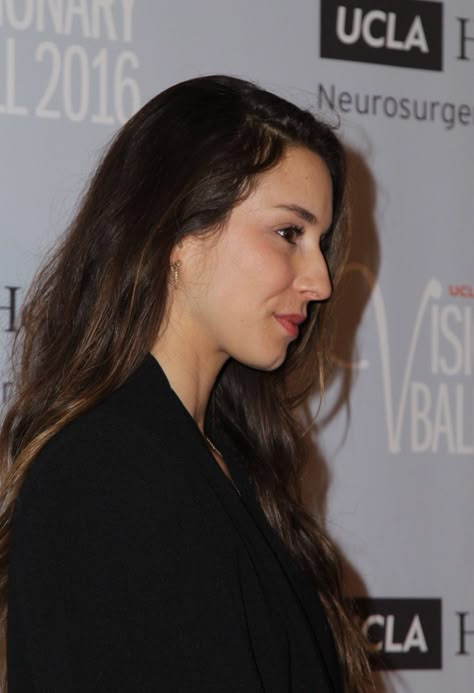 Troian Bellisario Roman Nose Women Aesthetic, Roman Nose Aesthetic, Long Nose Women, Trojan Bellisario, Nose Appreciation, Aquiline Nose, Roman Nose, Hooked Nose, Big Nose Beauty