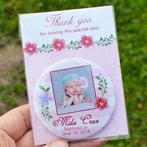 Girl Baptism Party, Baptism Favors Girl, Ref Magnet, Baptism Party Favors, Catholic Baptism, Baby Souvenir, Birthday Giveaways, Girl Baptism, Baptism Party