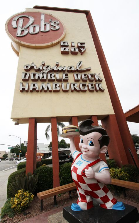 Bob's Big Boy! Bobs Big Boy, Big Boy Restaurants, Googie Architecture, Diner Sign, Bob S, Burbank California, Vintage Restaurant, Old Signs, Vintage Memory