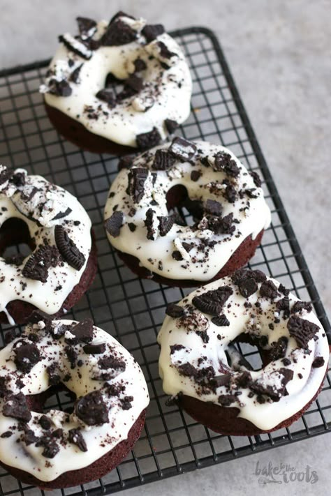 Oreo Donuts, Chocolate Doughnuts, Baked Doughnuts, Donuts Donuts, Oreo Recipes, Chocolate Oreos, Homemade Donuts, Doughnut Recipe, Delicious Donuts