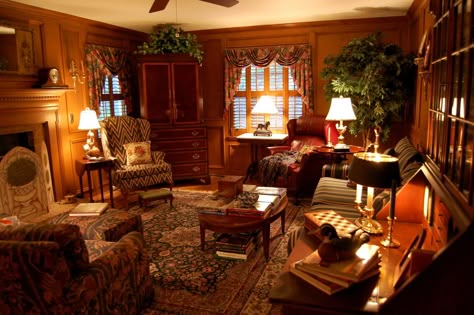 english cottage decorating | Living Room Decorated in English Country Style Hunt Theme Country Style Architecture, Lodge Living Room, Country Style Living Room, Traditional Family Room, English Cottage Decor, Cottage Decor Living Room, English Country Decor, English Decor, English Country Style