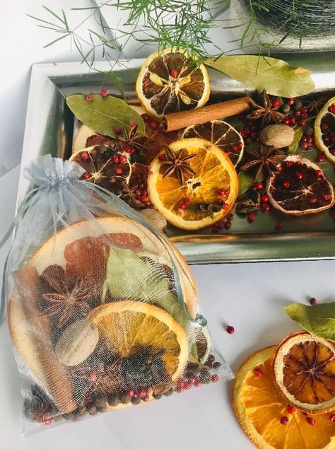 Fall Sachets Diy, Fall Dried Fruit Decor, Dried Fruit Tree Decorations, Dried Citrus Christmas Decorations, Eucalyptus Fall Decor, Earthy Table Decor, Dried Oranges Thanksgiving Table, Dried Fruit Centerpiece, Dried Citrus Decorations Wedding