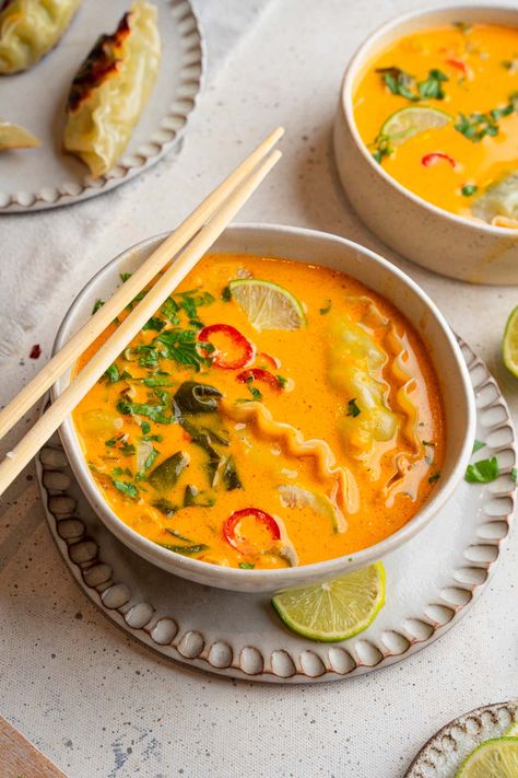 Easy Red Curry Soup - PlantYou Red Curry Dumpling Soup, Red Curry Soup, Soup With Dumplings, Curry Soup Recipes, Quick Soup Recipes, Vegan Dumplings, Dumpling Soup, Dumplings For Soup, Curry Soup