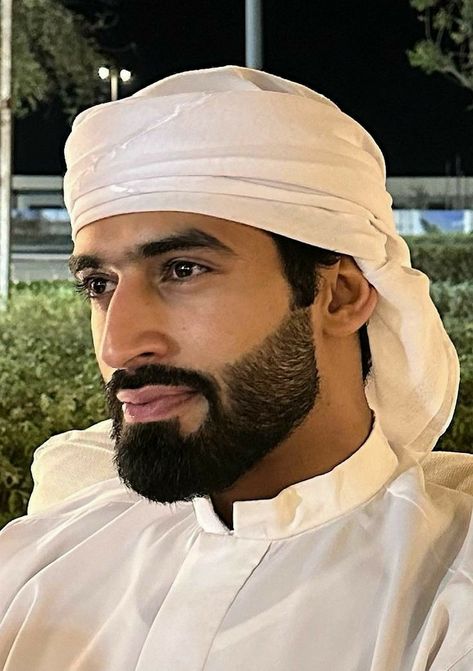 Arabic Beard Style, Arab Beard, Muslim Beard, Gulf Countries, Ideal Male Body, Middle Eastern Men, Male Body Art, Beard Haircut, Man Beard