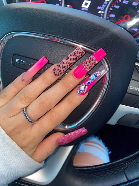 Hot Pink Cheetah Nails, Long Pink Nails, Pink Long Nails, Freestyle Acrylic Nails, Cheetah Acrylic Nails, Pink Cheetah Nails, Nail Designs Bling, Cheetah Nails, Claw Nails