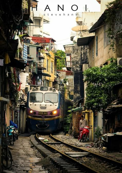 Landscape Ideas Front Yard Curb Appeal, Street Photography Graffiti, City Streets Photography, Landscape Paintings Acrylic, Halong Bay, Photography Landscape, City Landscape, Vietnam Travel, Street Photo