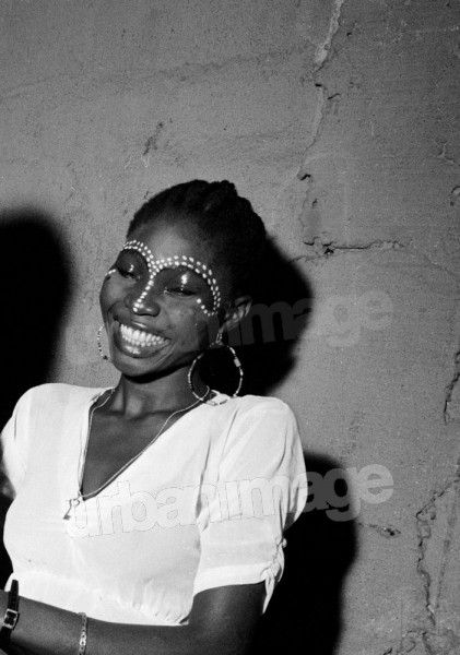 Fela Kuti dancer Kalakuta Queens, Africa Mask, Fela Kuti, Black God, Art Dance, Church Logo, Retro Makeup, Painted Faces, Vintage Black Glamour