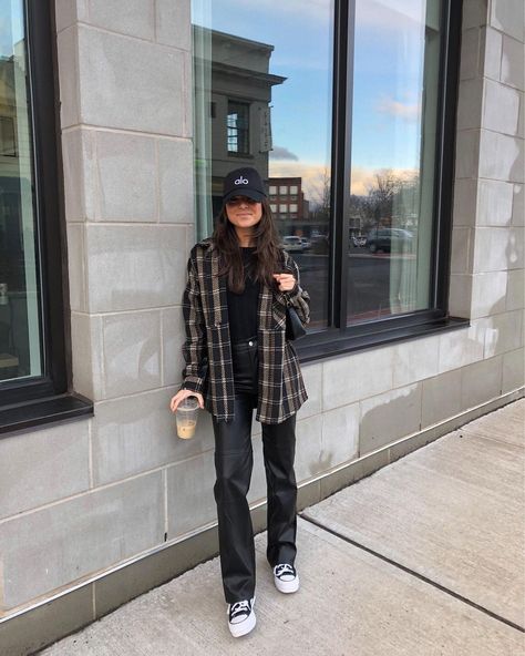 Check Shirt Outfit Women, Checked Shirt Outfit, Viviane Audi, College Girl Outfits, College Dress, Cute College Outfits, Plaid Shirt Outfits, College Outfits Women, College Outfits Winter