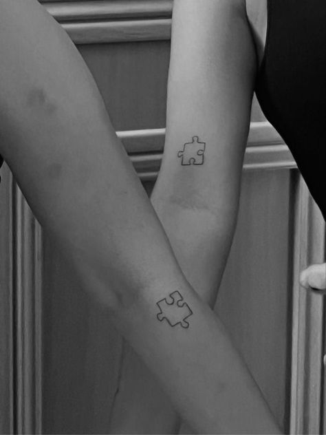 Tattoo With Bff, Matching Tattoos Puzzle Pieces, Small Tattoos Bff Matching, Small Tattoo For Sisters, Tiny Puzzle Piece Tattoo, Dainty Puzzle Piece Tattoo, Puzzle Matching Tattoos, Bff Small Tattoos, Tattoo For Friends Matching