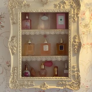 Perfume Cabinet, Flipped Furniture, Wall Curio Cabinet, Boutique House, Dream Dressing Room, Diy Shadow Box, French Country Bedrooms, Bathroom Organization Diy, Picture Frame Decor