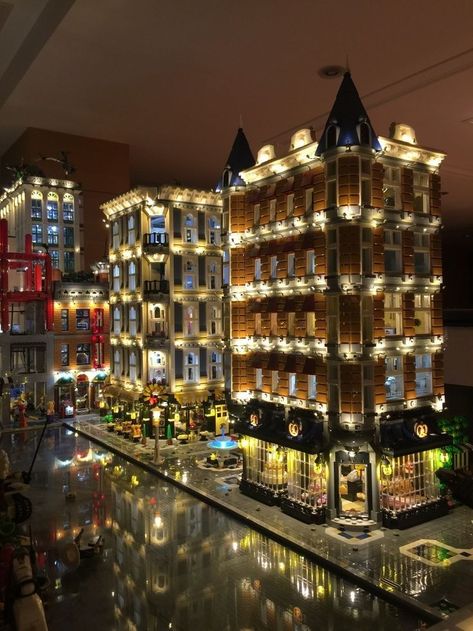 Lego Sets Aesthetic, Lego City Display, Lego Cities, Lego Light, Lego Lighting, Lego Modular Buildings, Lego City Ideas, Best Lego Sets, Big Lego