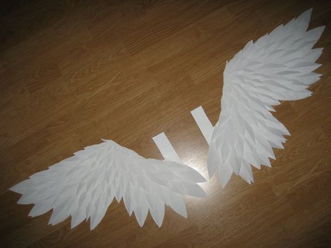 Asa de anjo de papel. Paper Wings Diy, Origami Wings, Diy Fantasia, Fairy Wings Costume, Diy Angel Wings, Cosplay Wings, Diy Angels, Diy Wings, Paper Wings