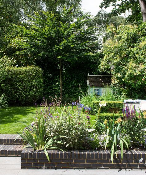 Long garden ideas: 10 rules for a long, narrow plot | Long Gardens Design, Long Narrow Garden Ideas Uk, Garden Zones Ideas, Long Garden Ideas Layout, Long Garden Design Layout, Long Narrow Garden Ideas, Narrow Garden Ideas, Long Garden Ideas, Garden Ideas Uk