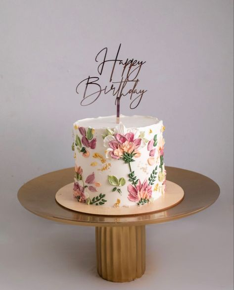 Crumb Coat Cake With Flowers, Birthday Cake 31 Woman, Peony Birthday Cake, Floral Bday Cake, Easy Flower Cake, Spring Birthday Cake, Birthday Cake For Women Elegant, Brown Butter Cake, Bolo Vintage