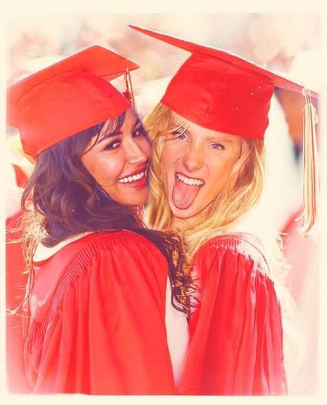 Cute graduation pic Heather Elizabeth Morris, Glee Santana And Brittany, Brittany And Santana, Naya Rivera Glee, Waverly And Nicole, Glee Quotes, Santana Lopez, Glee Fashion, Heather Morris