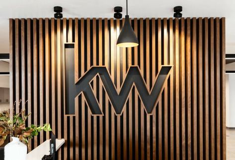 Accent Wall Commercial Design, Office Feature Wall Design, Wall Signage Design, Interior Signage Design, Luxury Signage, Office Signage Design, Office Interior Design Luxury, Bar Deco, Architecture Contemporary