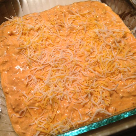 Buffalo No-Chicken Dip – Just 'Cause You're a Vegetarian Dips Vegetarian, Buffalo Cheese Dip, Buffalo Dip Recipe, Dip Vegetarian, Side Foods, Ideas For Appetizers, Meatless Chicken, Chicken Wing Dip, Buffalo Dip