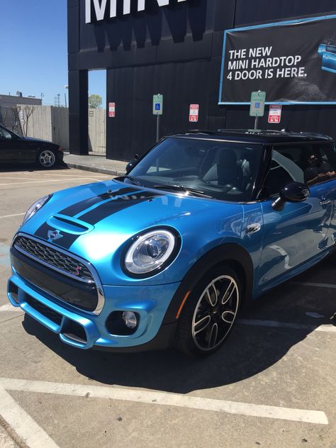 2015 electric blue, john cooper works edition Mini Cooper s Blue Mini Cooper, Mini Cooper Custom, Mini Cooper Countryman, Cooper Countryman, John Cooper Works, John Cooper, Mini Blue, Mini Countryman, Cooper S