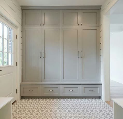 Laundry Doors, Farmhouse Mudroom, Laundry Room Storage Ideas, Laundry Room/mud Room, Cement Tile Shop, Dressing Design, Mudroom Entryway, Mudroom Laundry Room, Cabinet Paint Colors