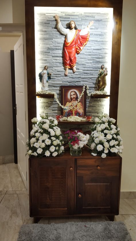 Alter For Jesus, Wall Altar Ideas Catholic, Alter Design, Altar Catholic, Home Altar Catholic, Prayer Room Ideas, Catholic Altar, Altar Design, Prayer Wall