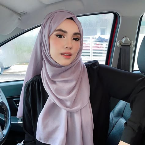 Dahlia Rizal, Shawl Tutorial, Fashion Journalism, Ootd Hijab Casual, Cotton Shawl, Tutorial Hijab, Fashion Book, Hijabi Girl