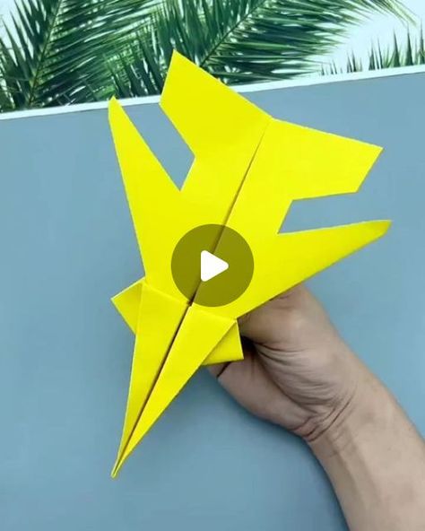 Paper Craft Plane, How To Make A Paper Airplane, Paper Plane Tutorial, Plane Ideas, Ideas For Mother's Day, Origami 3d, Paper Airplanes, Paper Plane, Craft Tutorial