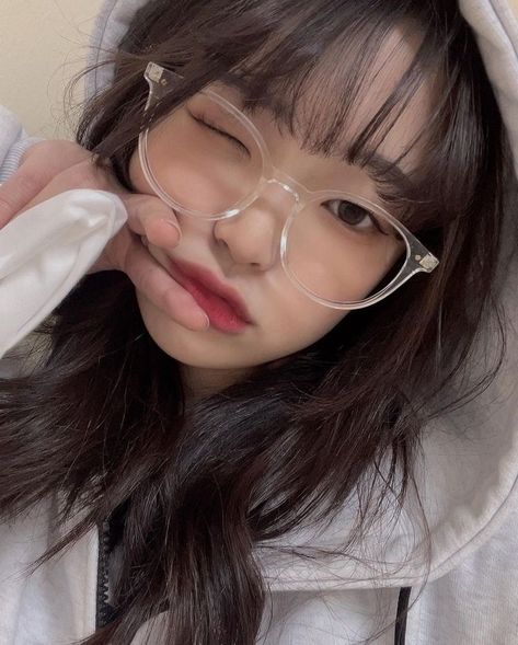 Ulzzang Glasses, Asian Glasses, Korean Glasses, Beautiful Iphone Case, Korean Ulzzang, Cute Glasses, Soo Hyun, Selfie Ideas Instagram