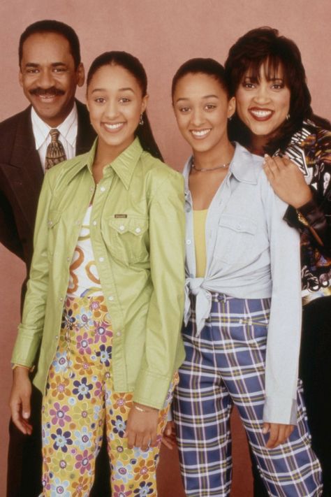 90s Celebs, Sisters Tv Show, Afro Aesthetic, Tia And Tamera, Tamara Mowry, Black Sitcoms, Tia And Tamera Mowry, Graceful Woman, Bad Sister