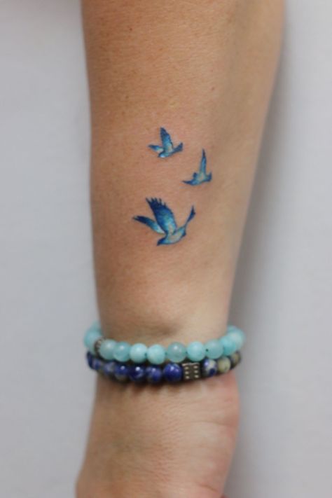 Disney Bluebird Tattoo, Nightangle Bird Tattoo, Small Canary Bird Tattoo, Blue Jay Outline Tattoo, Simple Blue Bird Tattoo, Tiny Blue Bird Tattoo, Bluebird Tattoos For Women, Blue Hummingbird Tattoo, Small Blue Jay Tattoo Simple