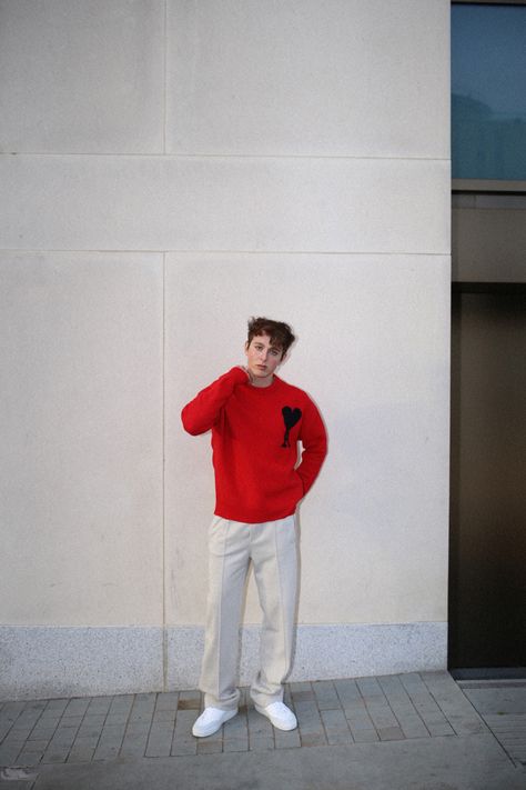 Red Sweater Outfit Men, Ami Paris Outfit, Red Sweater Outfit, Sweater Outfits Men, White Pants Outfit, Pants Outfit Men, Hot Sweater, Winter Closet, Dream Closets