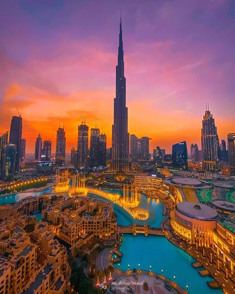 Pictures Of Dubai 📸🇦🇪 on Instagram: “Golden. Photo by @m.bina7mad #PicsDubai #Dubai #MyDubai #VisitDubai #PhotoOfTheDay #PicOfTheDay #InstaLike #City #Skyline #Skyscraper…” Travel The World For Free, Dubai Architecture, Dubai Vacation, Dubai Aesthetic, Honeymoon Vacations, Visit Dubai, Dubai City, Dubai Travel, City Landscape