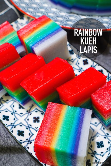 Kueh Lapis, Steam Cake Recipe, Rainbow Cake Recipe, Kuih Lapis, Kek Lapis, Asian Cake, Steamed Cake, Cookie Snack, Blue Food Coloring