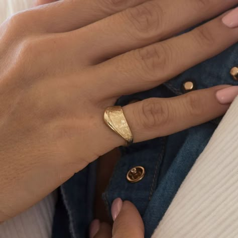 Pinky Ring For Women Unique, Vintage Gold Bracelet For Women, Female Signet Ring, Gold Pinky Ring Women, Pinkie Rings For Women, Signet Rings Women Vintage, Signet Rings Women Gold, Womens Signet Ring, Pinky Ring For Women