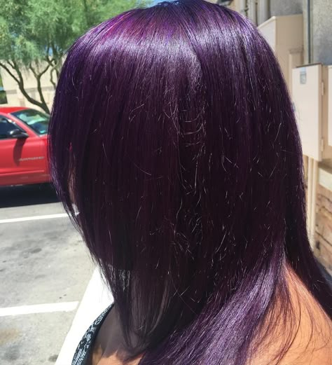 50 Glamorous Dark Purple Hair Color Ideas — Destined to Mesmerize Check more at http://hairstylezz.com/best-dark-purple-hair-color-ideas/ Bright Purple Hair, Dark Purple Hair Color, Purple Hair Color Ideas, Purple Hair Color, Dark Purple Hair, Plum Hair, Violet Hair, Lilac Hair, Hair Color Purple