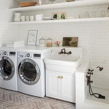 Cottage Laundry Room, Mudroom Laundry Room Ideas, Shower Design Ideas, Utility Room Designs, Future Bathroom, House Laundry Room, Laundry Room/mud Room, Mudroom Laundry, Stylish Laundry Room