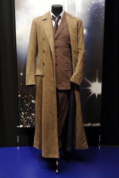 Would love to see Tennant in this again Tenth Doctor Inspired Outfit, 10th Doctor Costume, Doctor Who Timeline, Doctor Who Dress, Doctor Who Shoes, Doctor Who Outfits, Dandy Highwayman, Doctor Who Cosplay, Rose And The Doctor