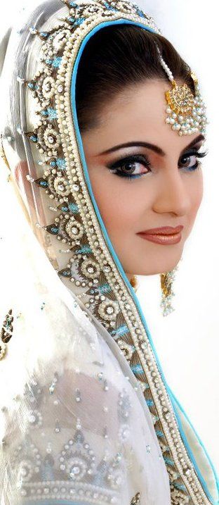 Cultural Beauty, Indian Wedding Makeup, Bridal Outfit, Estilo Hippie, Braut Make-up, Indian Makeup, Asian Bridal, Indian Bridal Makeup, Indian Culture